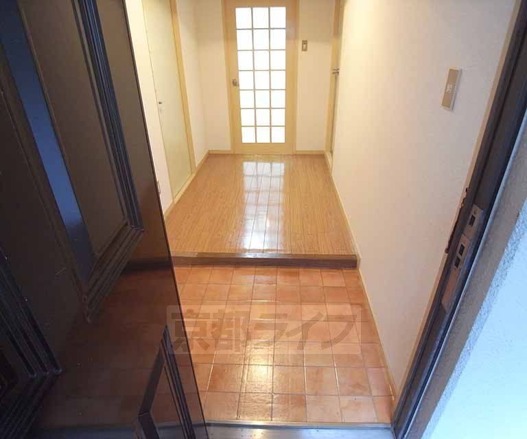 Entrance. It is the entrance of the spread.