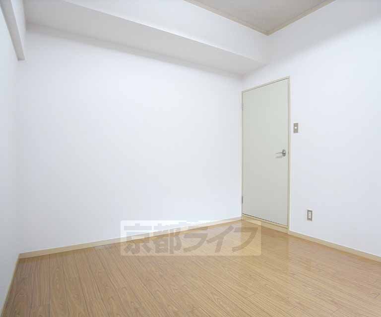 Living and room. 6 Pledge of Western-style.