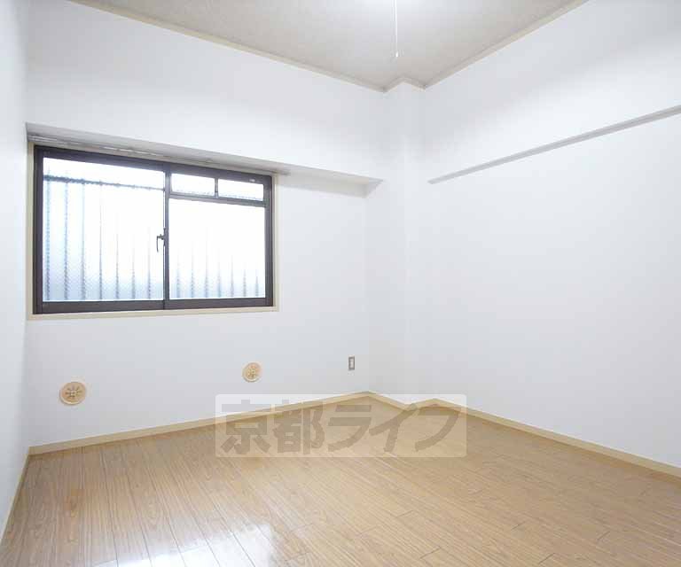 Living and room. 6 Pledge of Western-style.