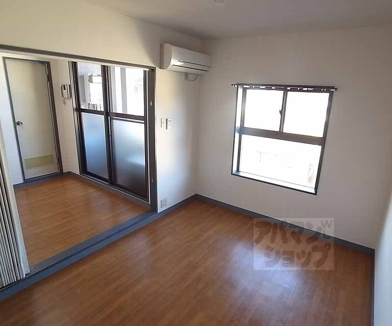 Living and room. Western-style 6 Pledge ・ Window Many ventilation is also good