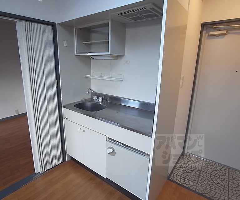 Kitchen. That is the kitchen can be installed is 1 lot gas stoves.