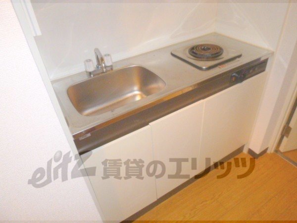 Kitchen. 1-neck electric is with a stove.