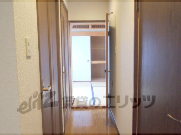 Other room space. The corridor leading to the Japanese-style room.