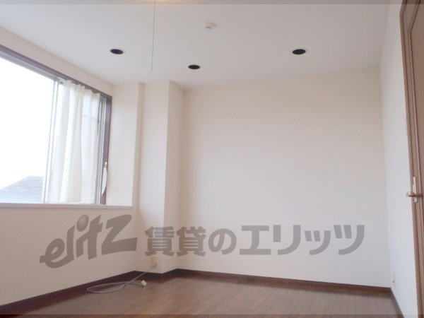 Living and room. Day is very good room