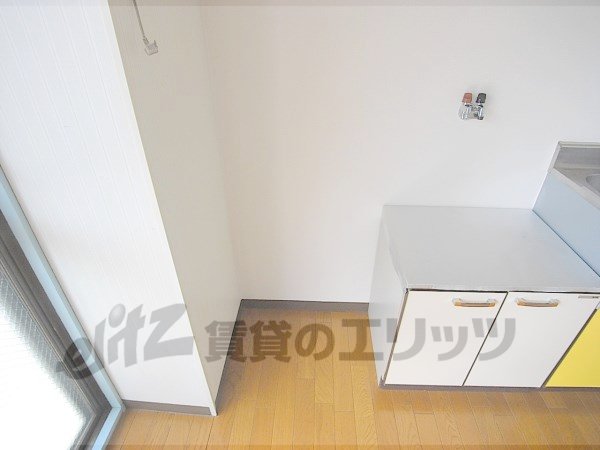 Other room space. Refrigerator yard