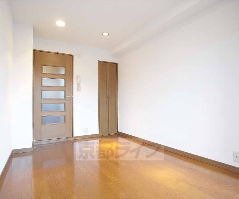 Living and room. 6 Pledge of Western-style.