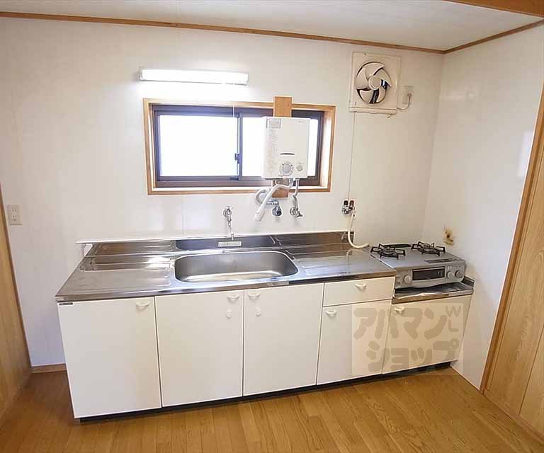 Kitchen. It is a two-necked stove kitchen