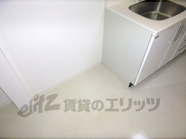 Other room space. Refrigerator yard