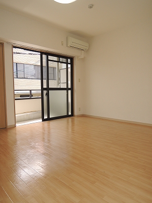 Other room space. Bright room