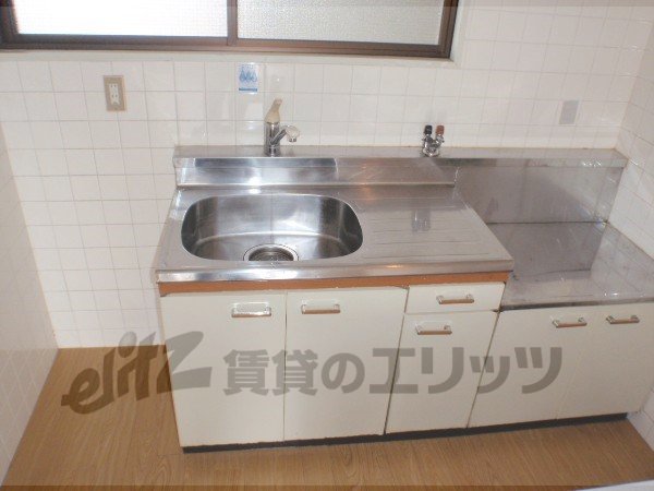 Other room space. Refrigerator yard