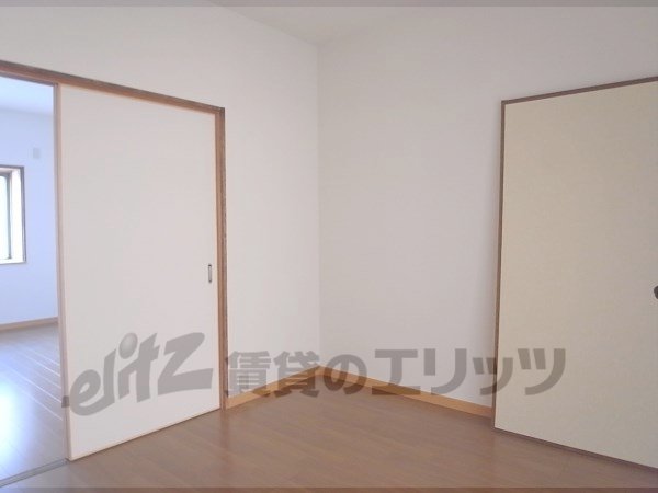 Living and room. 4.5 is the Pledge of Western-style.