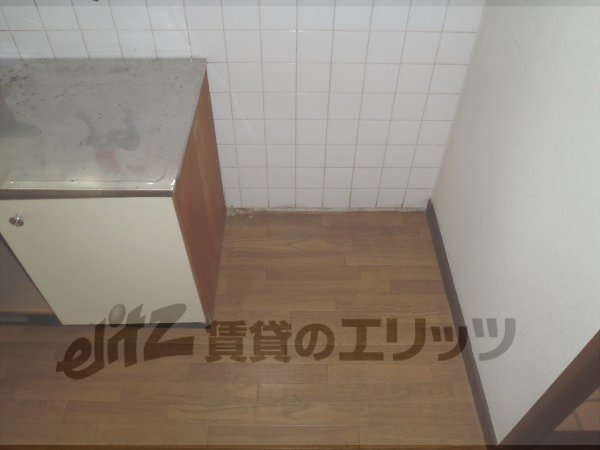 Other room space. Refrigerator yard