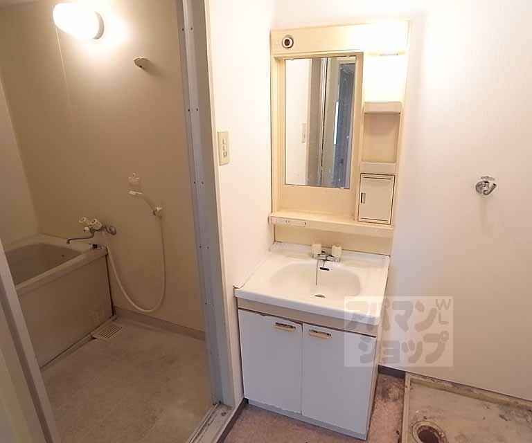 Other Equipment. Independent wash basin is situated in the dressing room.