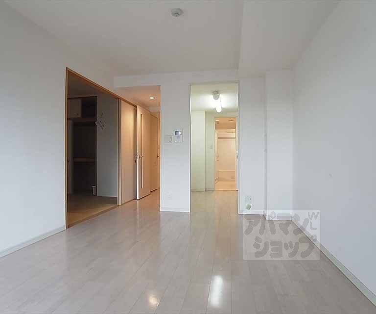 Living and room. Living part