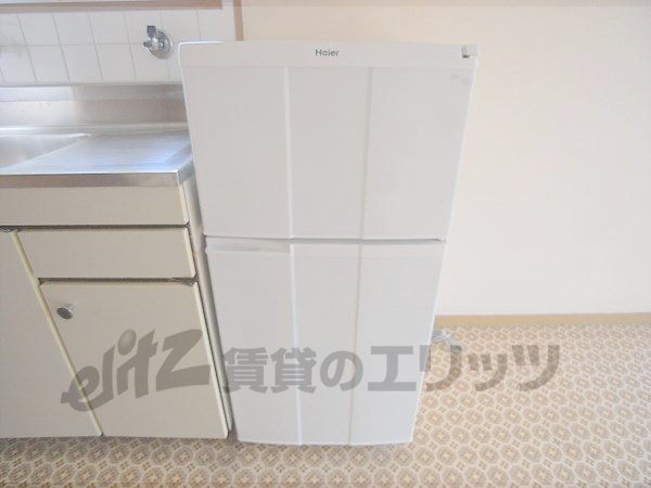 Other room space. Refrigerator yard