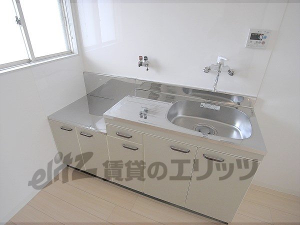 Kitchen. Two-burner stove is also possible installation