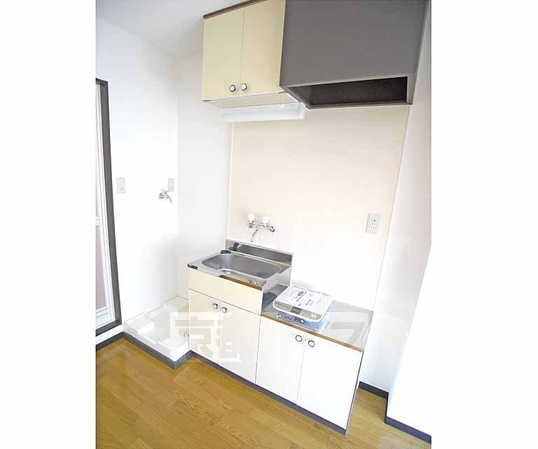 Kitchen. IH2 burner stove is also possible installation