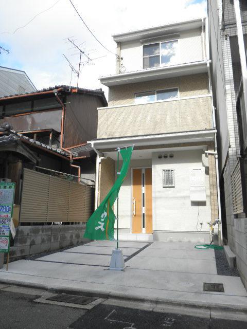 Local appearance photo. Local (12 May 2013) Shooting