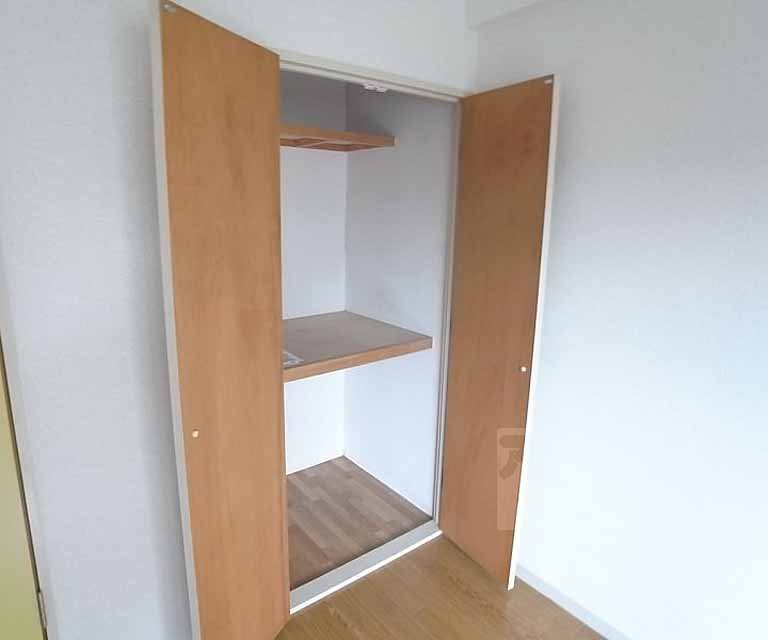 Receipt. It can store plenty.