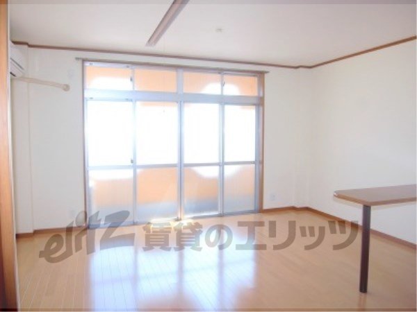 Living and room. Renovation is carried out, Very beautiful rooms.