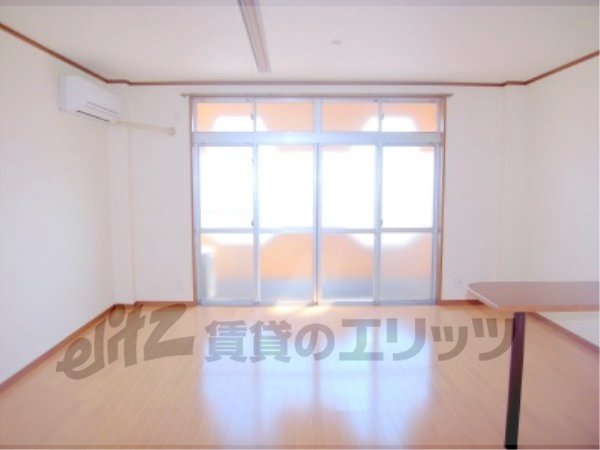 Living and room. Since the opening is facing south, Enter well sun