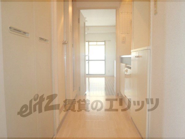 Other room space. Corridor