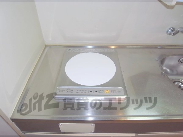 Kitchen. It is a simple stove of care.