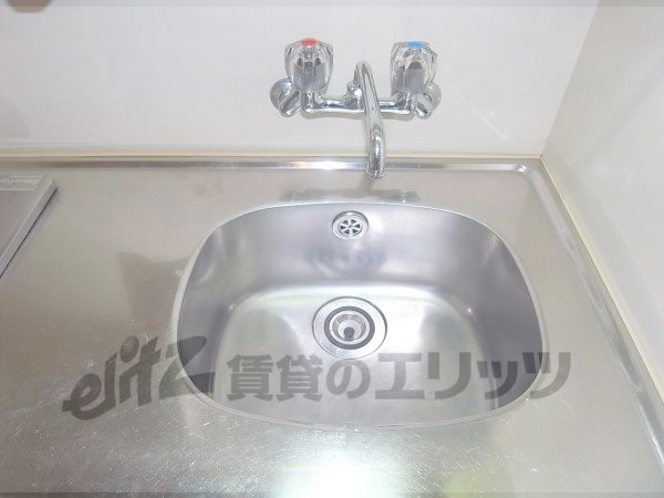 Kitchen. Beautiful sink.