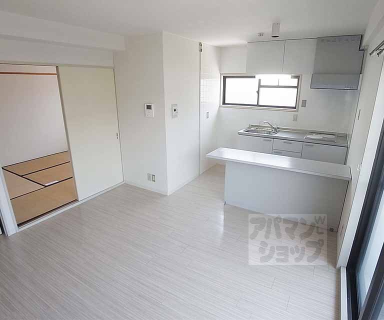 Living and room. Living part