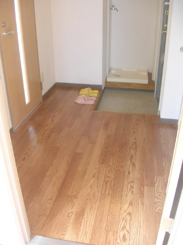 Living and room. It is around the kitchen ☆