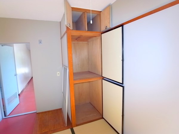 Receipt. Room in the housing is attached.