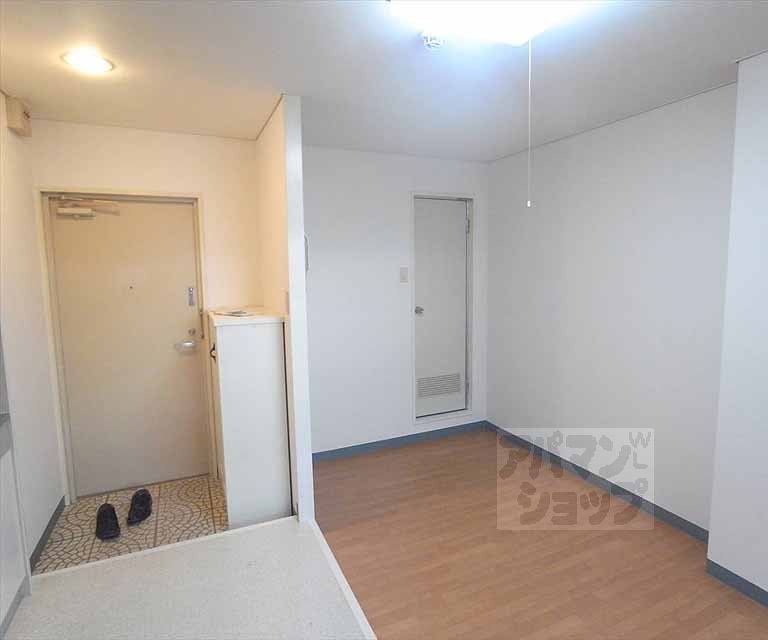 Living and room. dining ・ The back of the door is the unit bus.