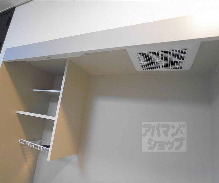 Kitchen. It is a kitchen that can be gas stove installation.