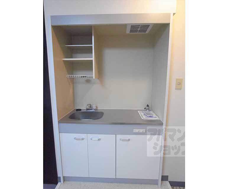 Kitchen. Gas stove is can be installed kitchen.