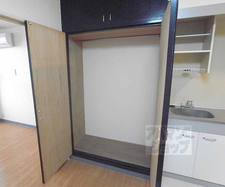 Receipt. closet ・ Also it comes with upper closet.