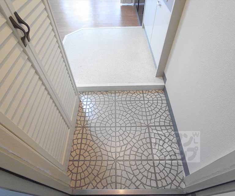 Entrance. It is the entrance space.