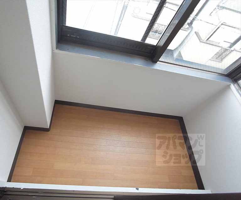 Balcony. Solarium Hoseru the laundry even on rainy days