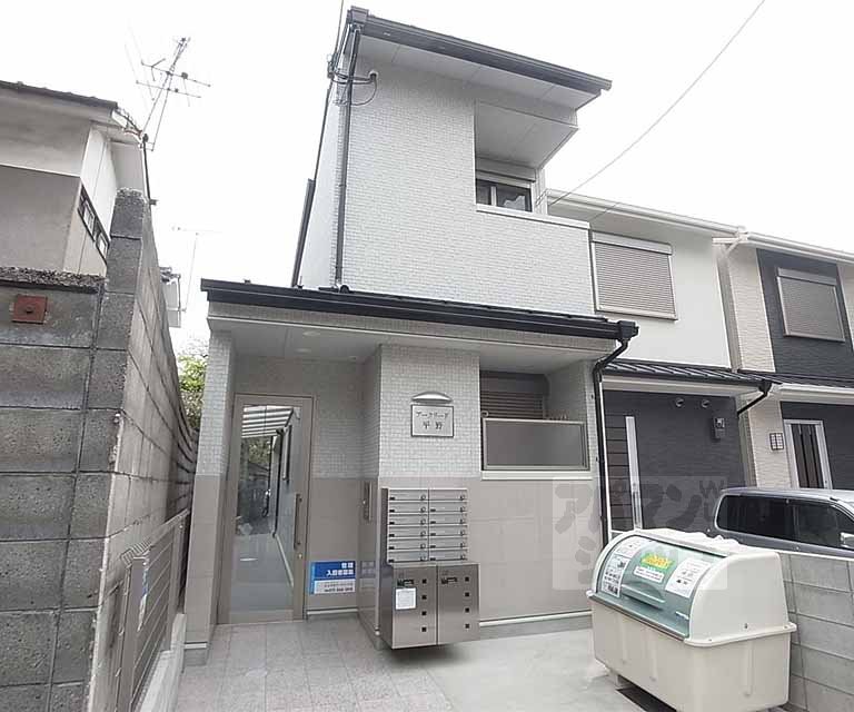 Building appearance. Looking for room of plain area until Apamanshop Kitaooji shop