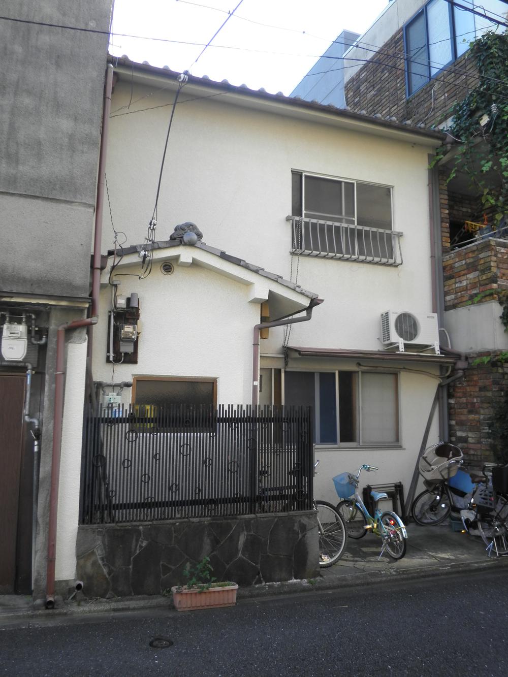 Local appearance photo. Local (11 May 2013) Shooting