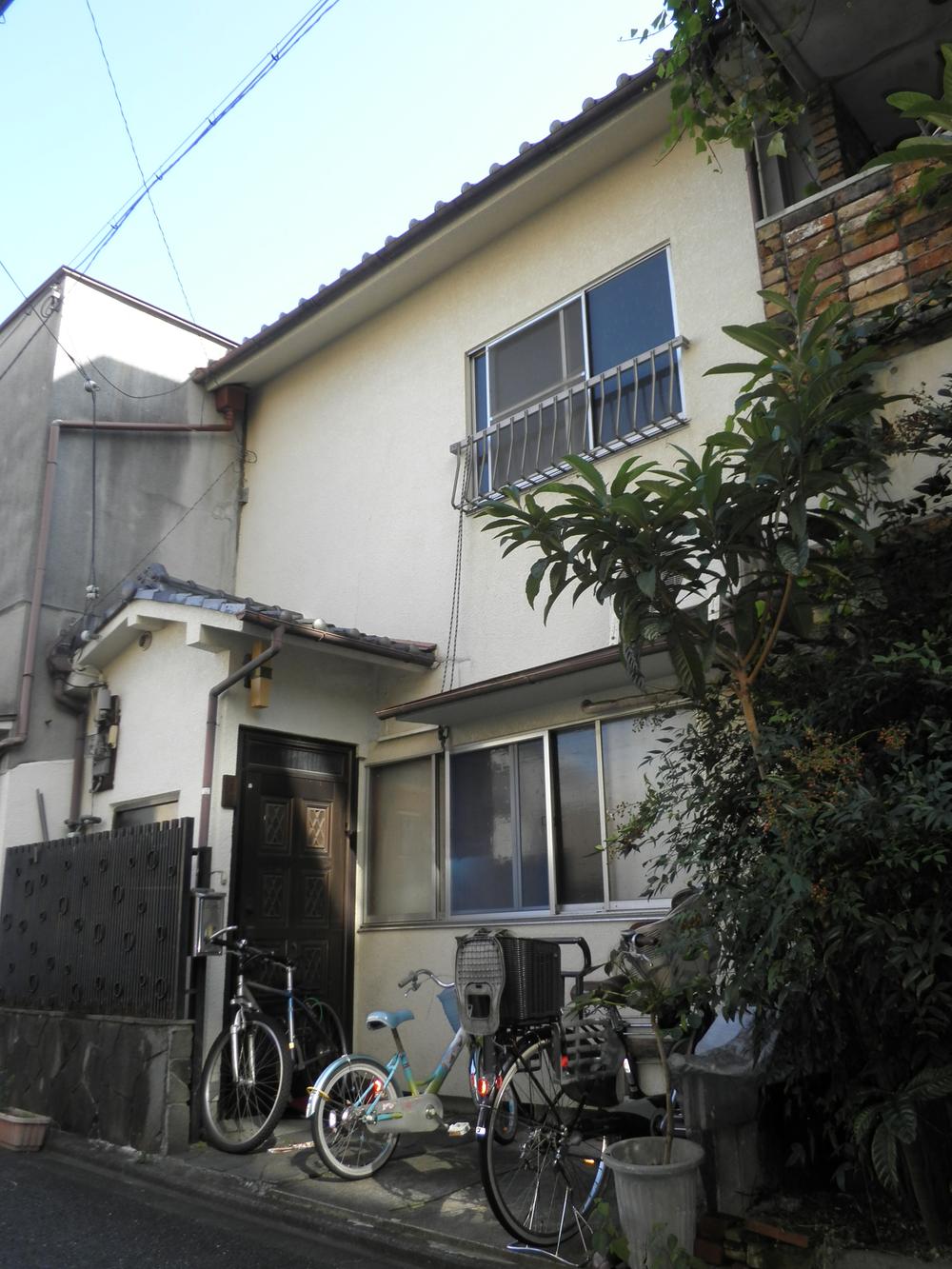 Local appearance photo. Local (11 May 2013) Shooting