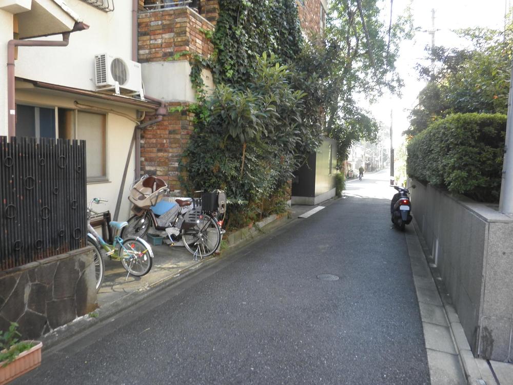 Local photos, including front road. Local (11 May 2013) Shooting