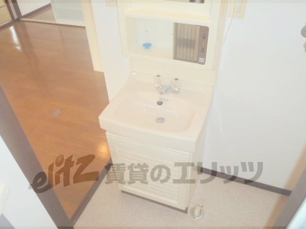 Washroom. Wash basin