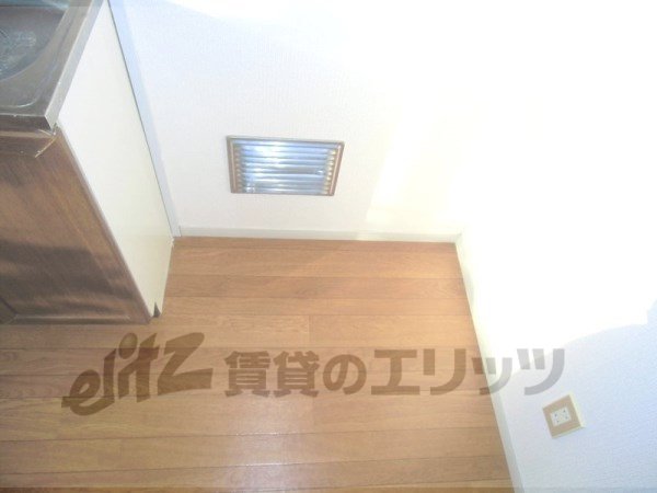 Other room space. Refrigerator yard