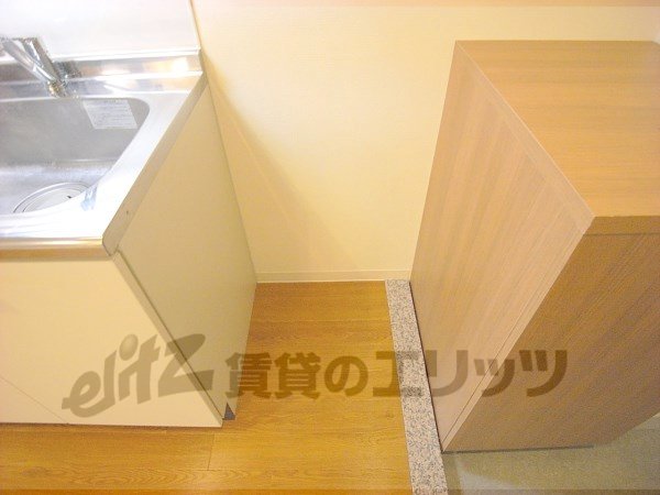 Other room space. Refrigerator yard