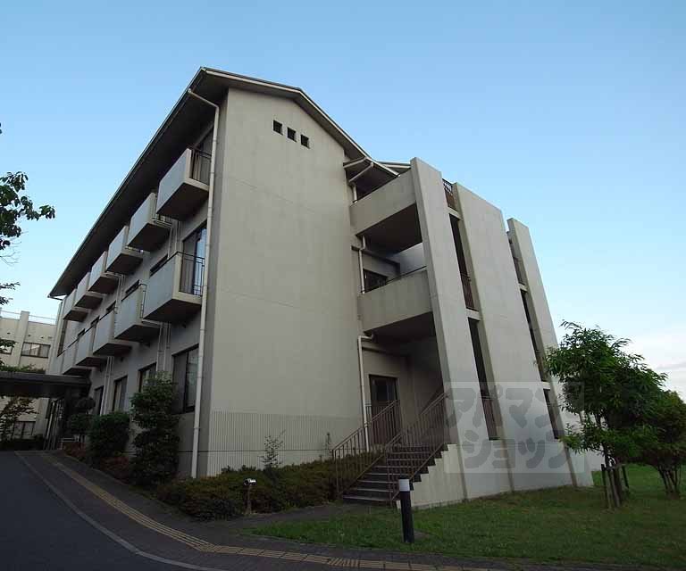 Hospital. Rakukita 2200m to the hospital (hospital)