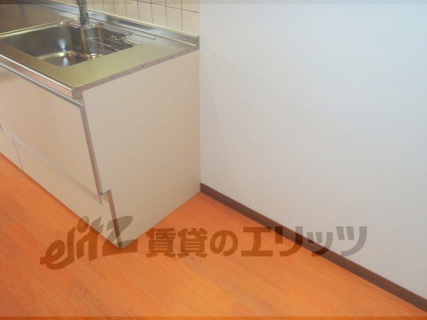 Other room space. Refrigerator yard