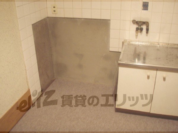 Other room space. Refrigerator yard