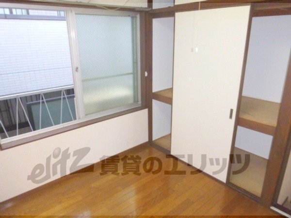 Living and room. 2 Kaiyoshitsu