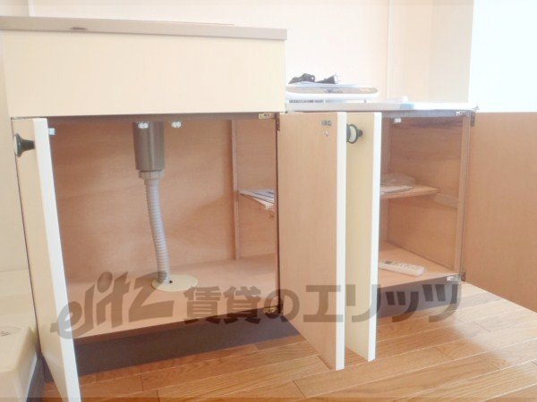 Kitchen. Kitchen lower receiving