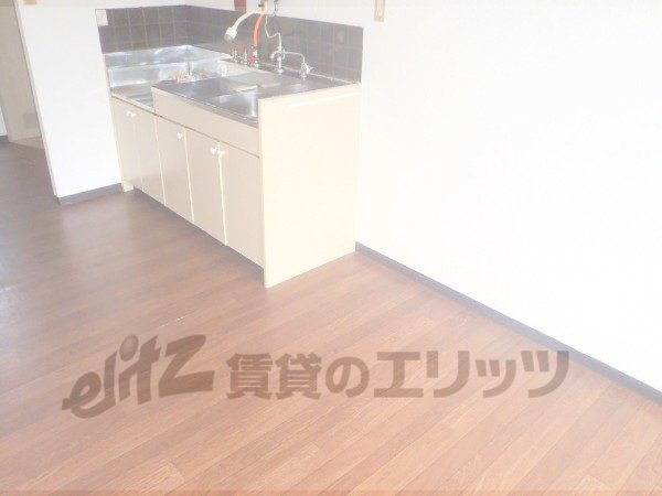 Other room space. Refrigerator yard